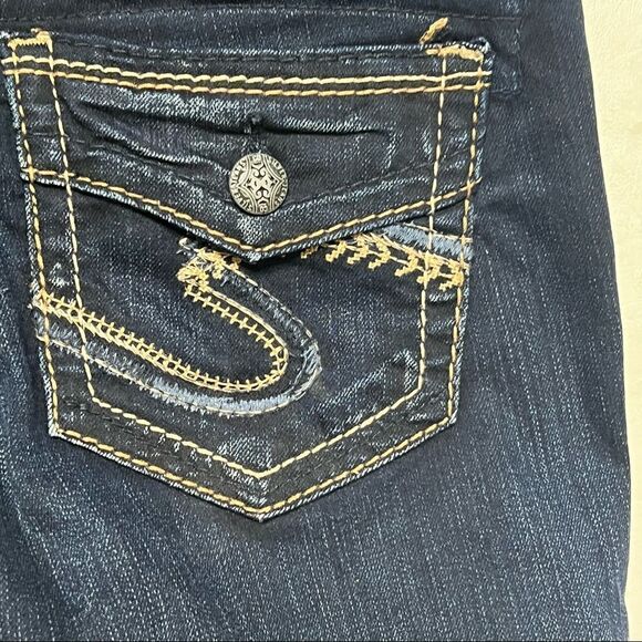 Silver | Dark Denim Suki Mid Rise Capri’s - Picture 8 of 8